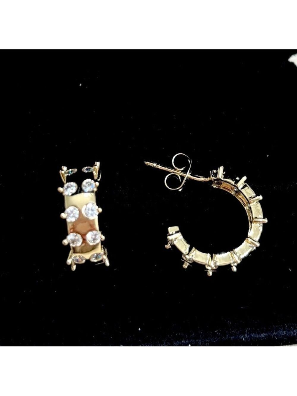 Pretty Bird Jewelry Elegant Gold Huggies Earrings - Picture 2 of 3